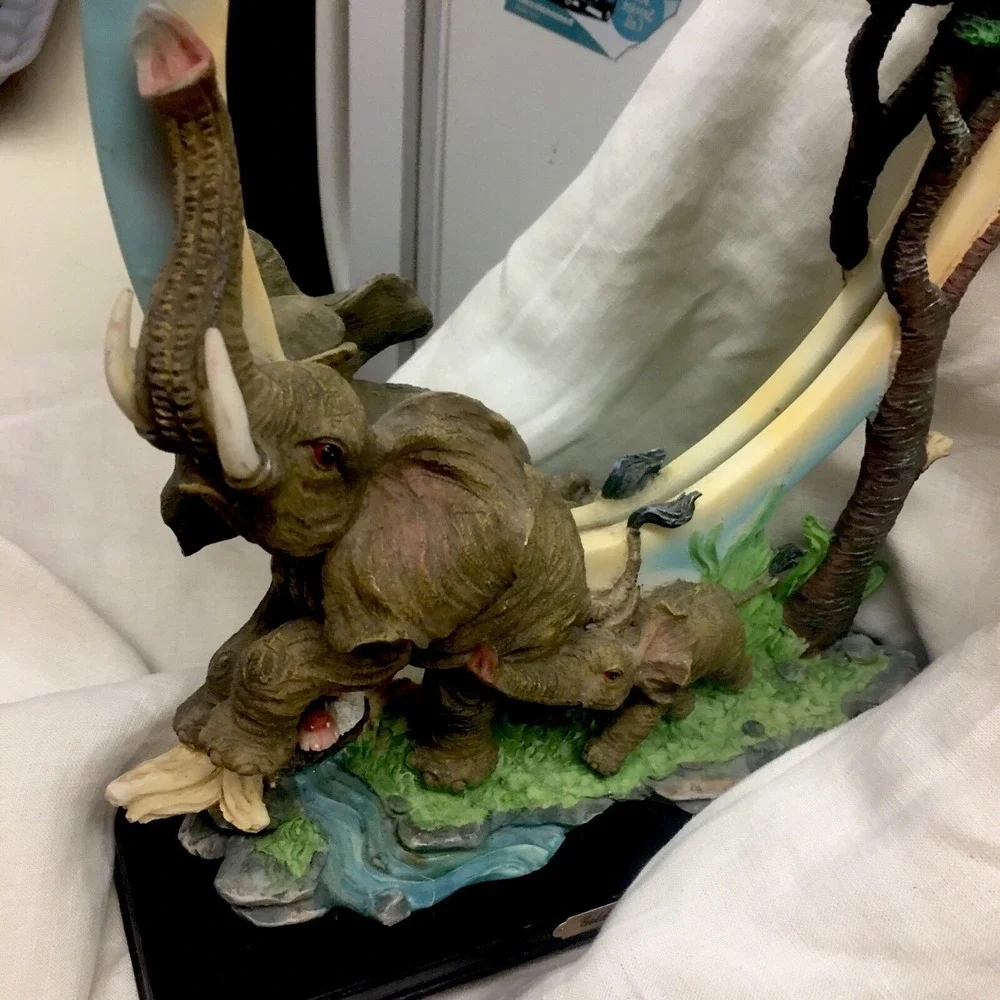 Vintage 3D Tropical Forrest Elephants Oval Vanity‎ Desktop Mirror EUC 15